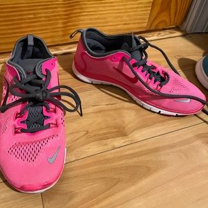 Nike running shoes, worn only a few times like new.